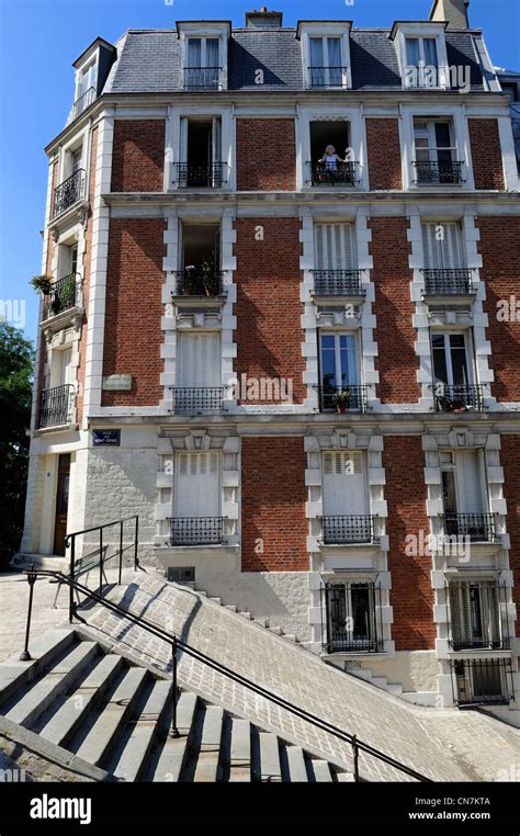 Rue St Vincent Montmartre Hi Res Stock Photography And Images Alamy