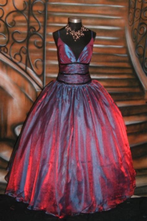 In this article, we have prepared a compilation of the we may have left the best for last: Alternative prom dresses