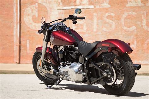 However, by creating a new chassis and moving the oil pan from under the seat to under the engine, the bikes' center of gravity has been improved even. HARLEY DAVIDSON Softail Slim specs - 2015, 2016 ...