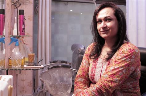 pakistan s first transgender beauty salon welcomes everyone boosting the social and economic