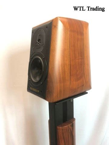 Italian manufacturer of hi end handcrafted speakers for over 35 years. Sonus Faber Signum Speaker (SOLD)