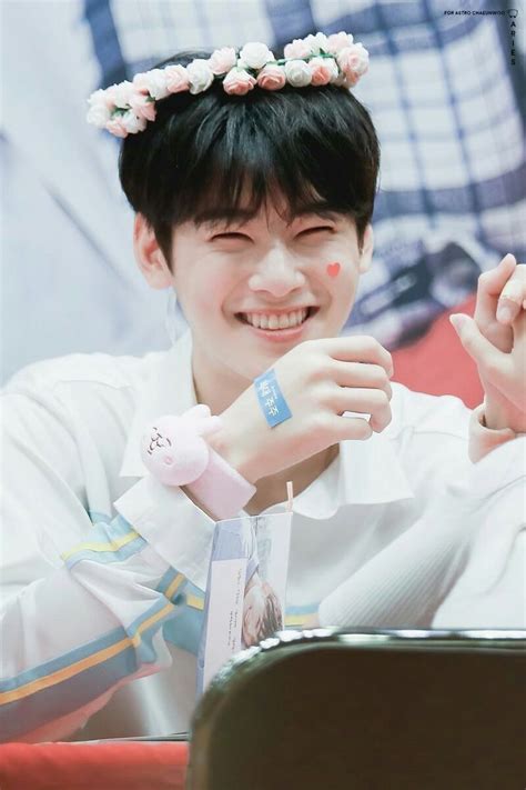In 2016, when he was 19, he officially made his debut as an idol with the group astro. i love his smile | Pacar pria, Pria