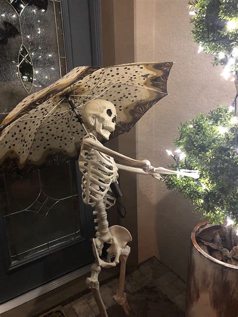 This Girls Neighbors Won Halloween By Creating New Skeleton Scenarios