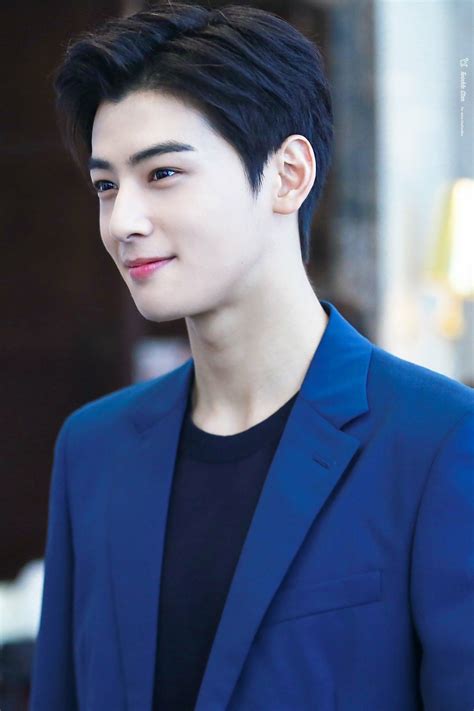 He debuted as an actor with a minor soon after, he starred in the best hit with another minor role which shortly boosted his fame a little more. Idea by Maysarah on Cha Eun Woo | Eun woo astro, Cha eun ...