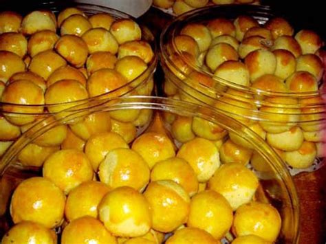 Gambar nastar bentuk nanas pakai cetakan nanas. 10 Jenis Kue Kering yang Paling Cocok Disajikan saat Lebaran
