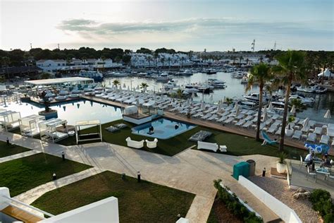 It is 100 metres from the beach and offers an. LAGO RESORT MENORCA - Updated 2018 Prices & Hotel Reviews ...
