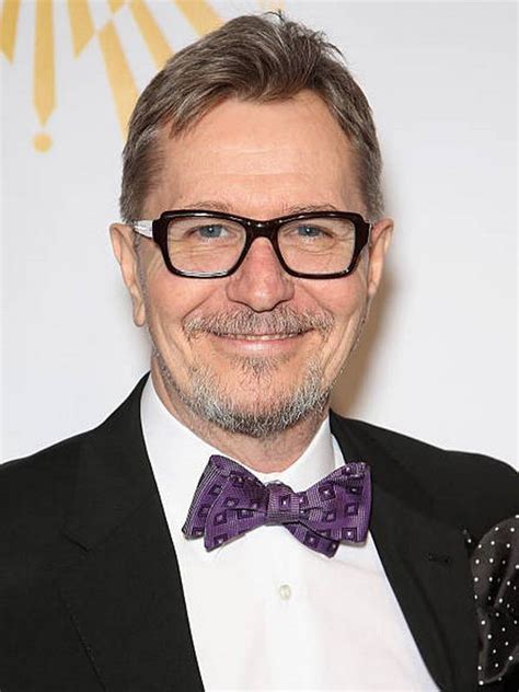 Compare Gary Oldman's height, weight, eyes, hair color with other celebs