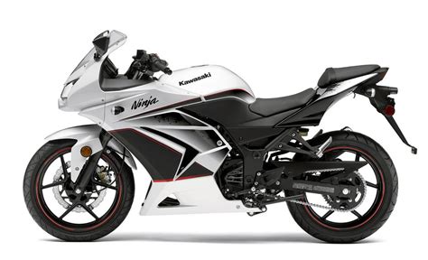 If you would like to get a quote on a new 2010 kawasaki ninja® 250r use our build your own tool, or compare this bike to other sport motorcycles.to view more specifications, visit our detailed specifications. Burn the Hell's Highway: 2011 Kawasaki Ninja 250R