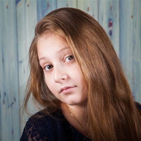 Menina De 10 Anos Fotos Imagens De © Igabriela 95135524