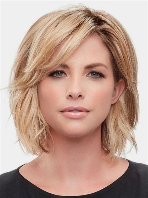 Medium Hairstyles For Round Faces 2021
