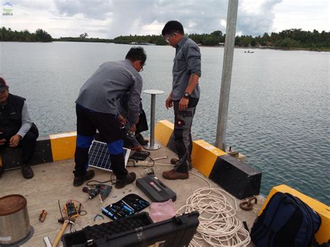 Bmkg Memasang Alat Pengukur Ketinggian Air Di Pulau Sebesi Bmkg