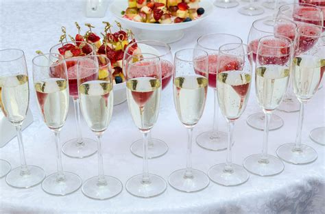 7 Tips For Serving Alcohol At Your Wedding
