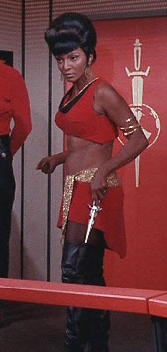 Lt Uhura Aka Nichelle Nichols Star Trek 1966 ® Trl Mirror