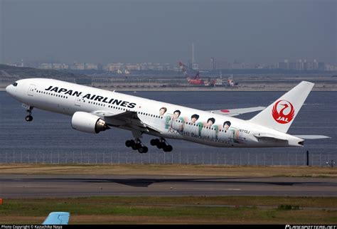 Japan Airlines Jal Jp Ja772j Boeing 777 246 Plane In The Current