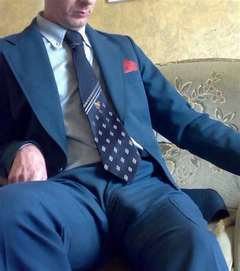 this is a blog for suit and tie bulges and for guys who love seeing gyus in suit and tie