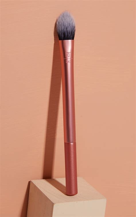 Real Techniques Brightening Concealer Brush Prettylittlething Ire