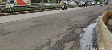 C seng jenenge tresno iki. Sampai Kapan Permukaan Jalan MT Haryono Jelang Pancoran ...