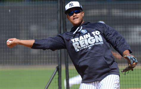 Watch Yankees Starlin Castro Makes Gorgeous Play At Second Base