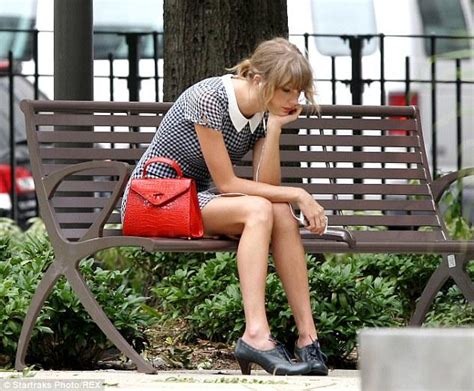 Original Photo From The Daily Mail Sad Taylor Swift Know Your Meme