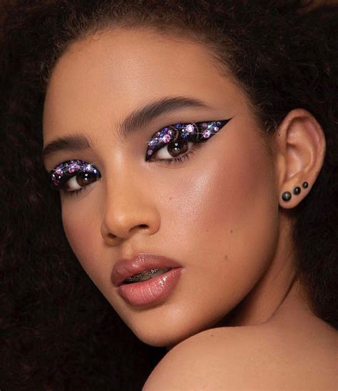 mirrormirrorlove on instagram “⚡️special eye look stars⚡️ ⁣ black diamond stars 🖤⭐️🖤⭐️ mua