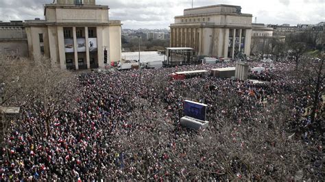 Combien De Personne Au Trocadero Zemmour - VIDEO. Meeting de Fillon : "Vous êtes plus de 200 000", lance un