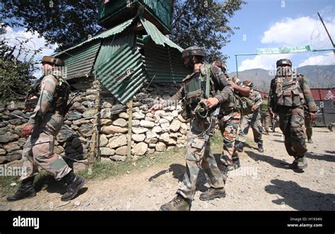 Srinagar India 22nd Sep 2016 Indian Army Soldiers Walk Towards An