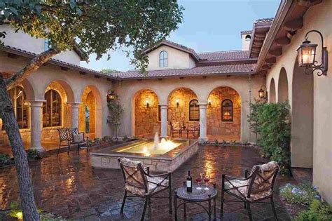 This house has two sets of rooms. Afbeeldingsresultaat voor texas hacienda style homes ...
