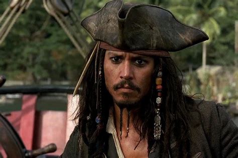 В венах актера течет кровь индейцев чероки, ирландцев и немцев. Johnny Depp Dresses As Jack Sparrow To Visit Sick Children