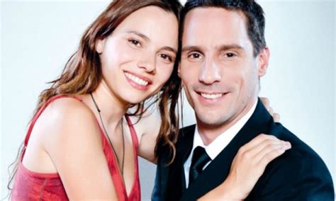 Es recordado por sus roles de comedia tanto en teleseries de tvn como de canal 13 y su permanente incursión en programas de humor de la ex señal católica en la década de los. Esta pareja de la televisión chilena habría terminado su ...