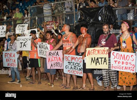 palmas brazil 27th oct 2015 indigenous people demonstrate against brazilian government