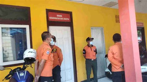 Geledah Jam Kantor Bpbd Jember Polisi Sita Dokumen Dugaan