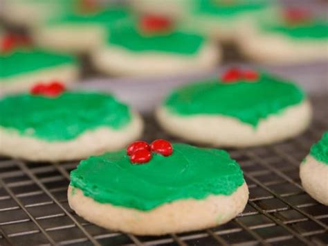 I got the agua colored for christmas as i asked for. Christmas Cake Cookies Recipe | Ree Drummond | Food Network | Recipe | Γλυκά, Γλυκίσματα