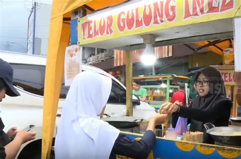 Jualan Telur Gulung Inez Rp 2 Ribu Per Biji Seorang Penjual Di Tangerang Dapatkan Untung Rp 150