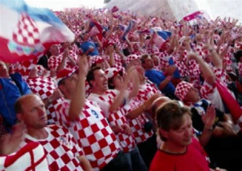 This is how population looks like in middle and northern croatia.on average gentle look, average height 180 cm, shorter than shouthern part of country. Croatian Origin - The Sarmatian Nomads - Stormfront