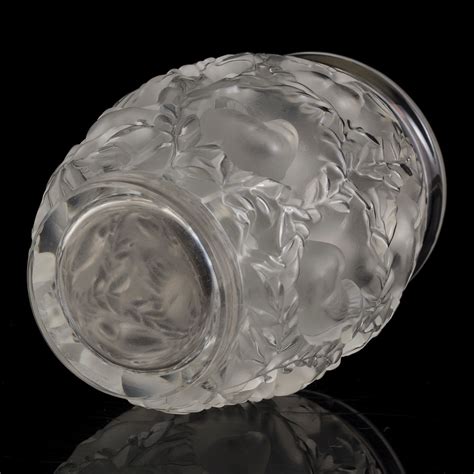 How big is a vase of lalique crystal? LALIQUE, vas, glas, "Bagatelle", Frankrike. - Bukowskis