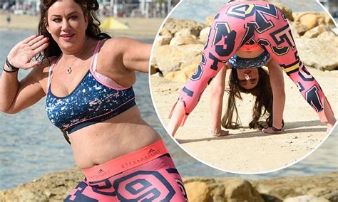 Lisa Appleton Strips To A Sports Bra For Workout In Spain Daily Mail Online