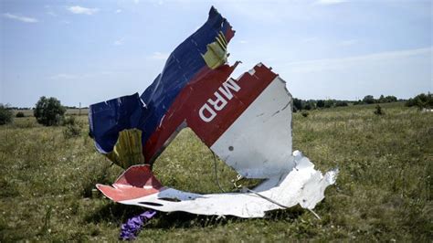 Mh17 70 International Experts Search Ukraine Crash Site For Bodies Cnn