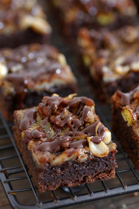 Bake in the preheated oven for 20 minutes. pecan_pie_chocolate_brownie_bars-s | Lil' Cookie