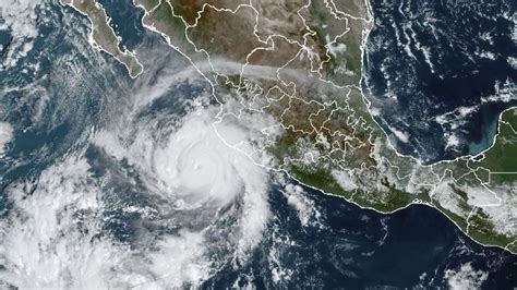trayectoria del huracán calvin sobre el pacífico mexicano