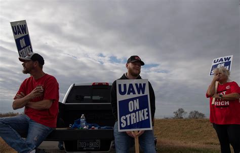 Uaw Ratifies Historical Contract What Gm Workers Will Be Receiving