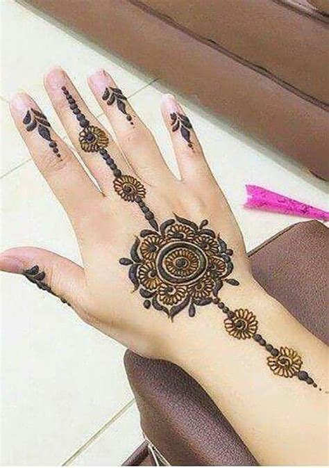 Latest Updated 60 Simple And Easy Mehndi Designs For Eid 2017