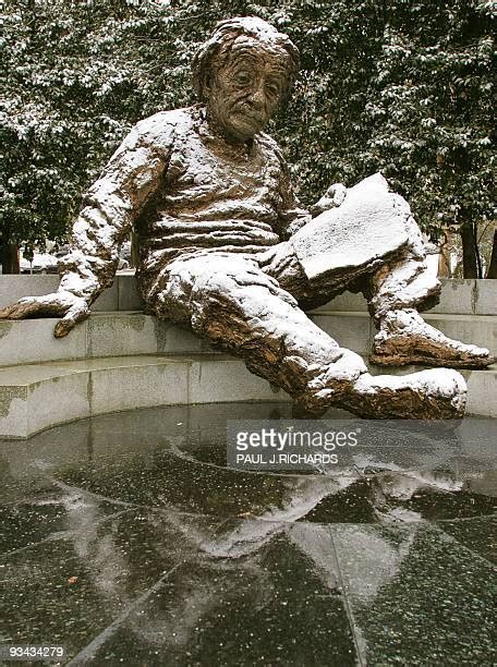 Albert Einstein Statue Photos And Premium High Res Pictures Getty Images
