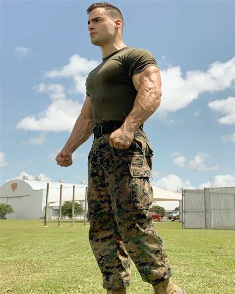 Pin By Philippe On Beau Et Muscl Big Muscle Men Men In Uniform Military Men