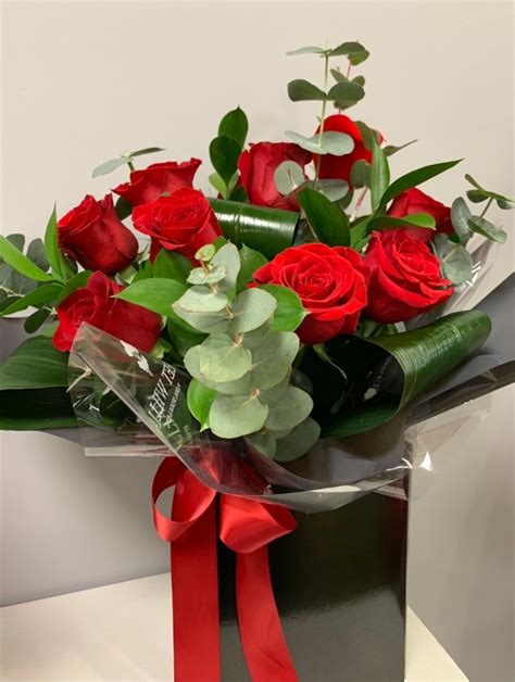 Dozen Red Rose Box Buy Online Or Call 01642 787989