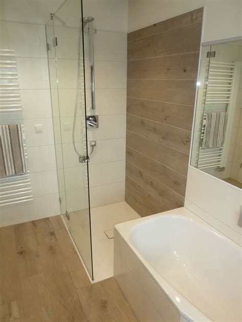 Begehbare badewanne duschbadewand, wandmuster, zugängliche badewanne, winkel, badezimmer png. Traumhaft elegantes Bad mit offener Dusche in Neuhof ...