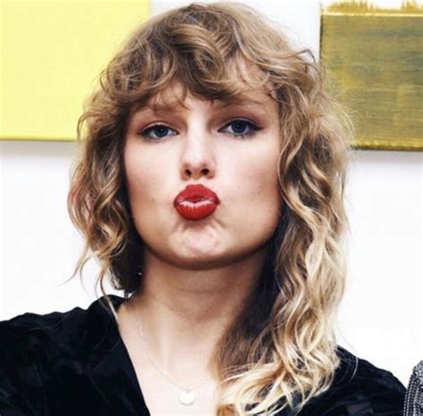 Curly Hair And Classic Red Lip Smooch Rtaylorswiftlips
