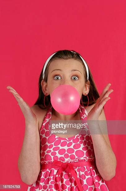 Kid Blowing Bubble Gum Fotografías E Imágenes De Stock Getty Images