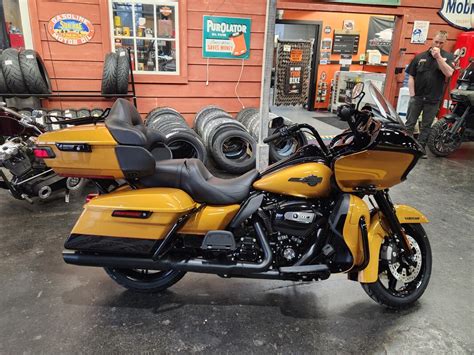2023 Harley Davidson® Road Glide® Limited Prospect Gold Vivid Black