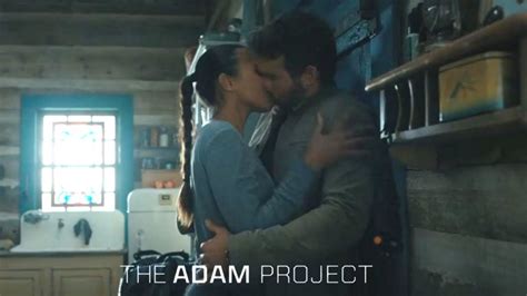 The Adam Project 2022 Kissing Scenes Ryan Reynolds And Zoe Saldana Movie Clip Youtube