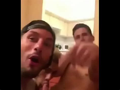 Tres Amigos Se Divierten Chupando Polla Xvideos Com